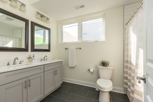 Building Photo - 1900 E Cumberland St