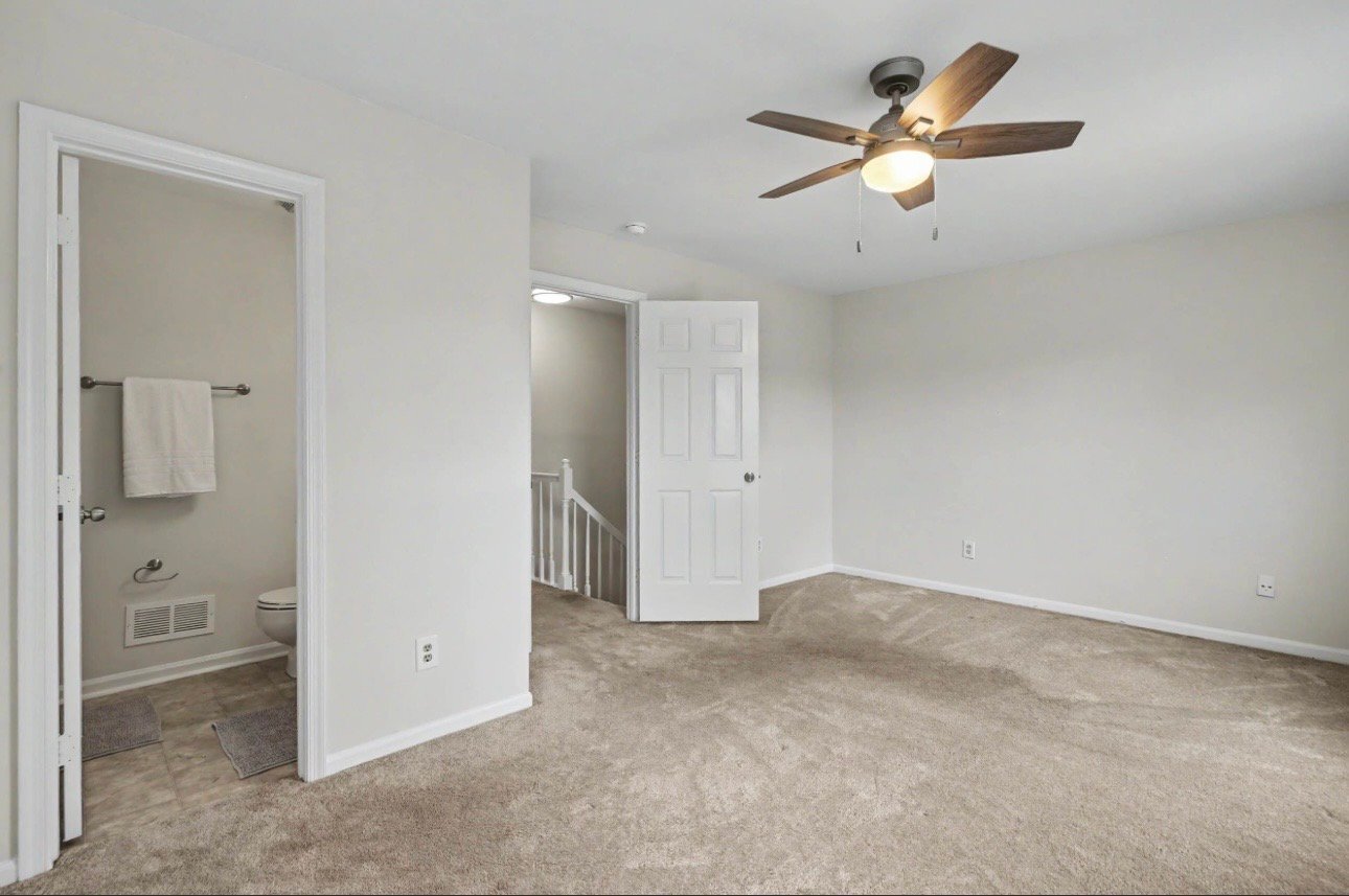 Building Photo - 2423 Rennie Dr