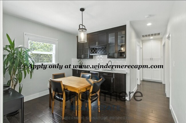 Building Photo - Timeless Modern Luxury 3 bedroom in one of...