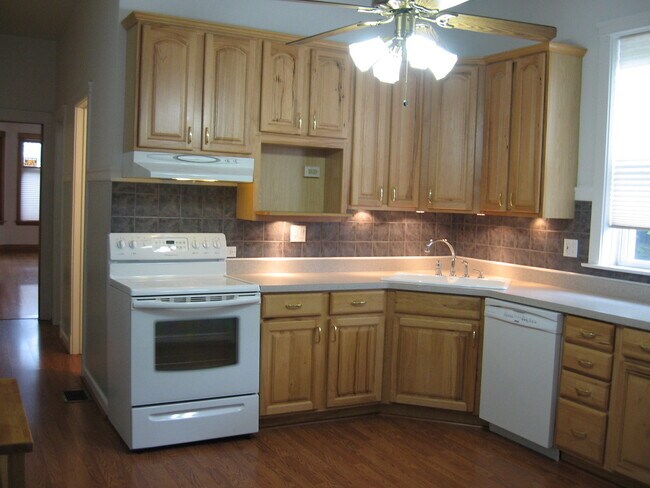 Building Photo - 3916 N Kildare Ave