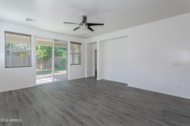 Building Photo - 10432 W Papago St