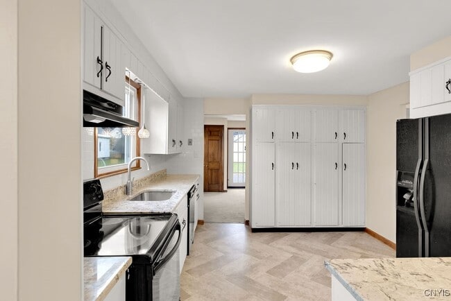 Building Photo - 17 Walcott St