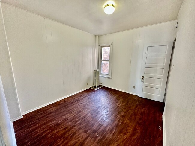 Building Photo - Renovated 4 bedroom, 1.5 bathroom house in South Allentown!