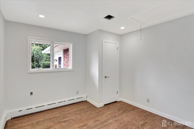 Building Photo - 5 Hilltop Ave