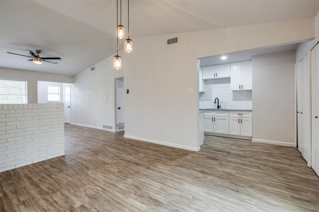 Building Photo - 203 N Forest Crest Dr