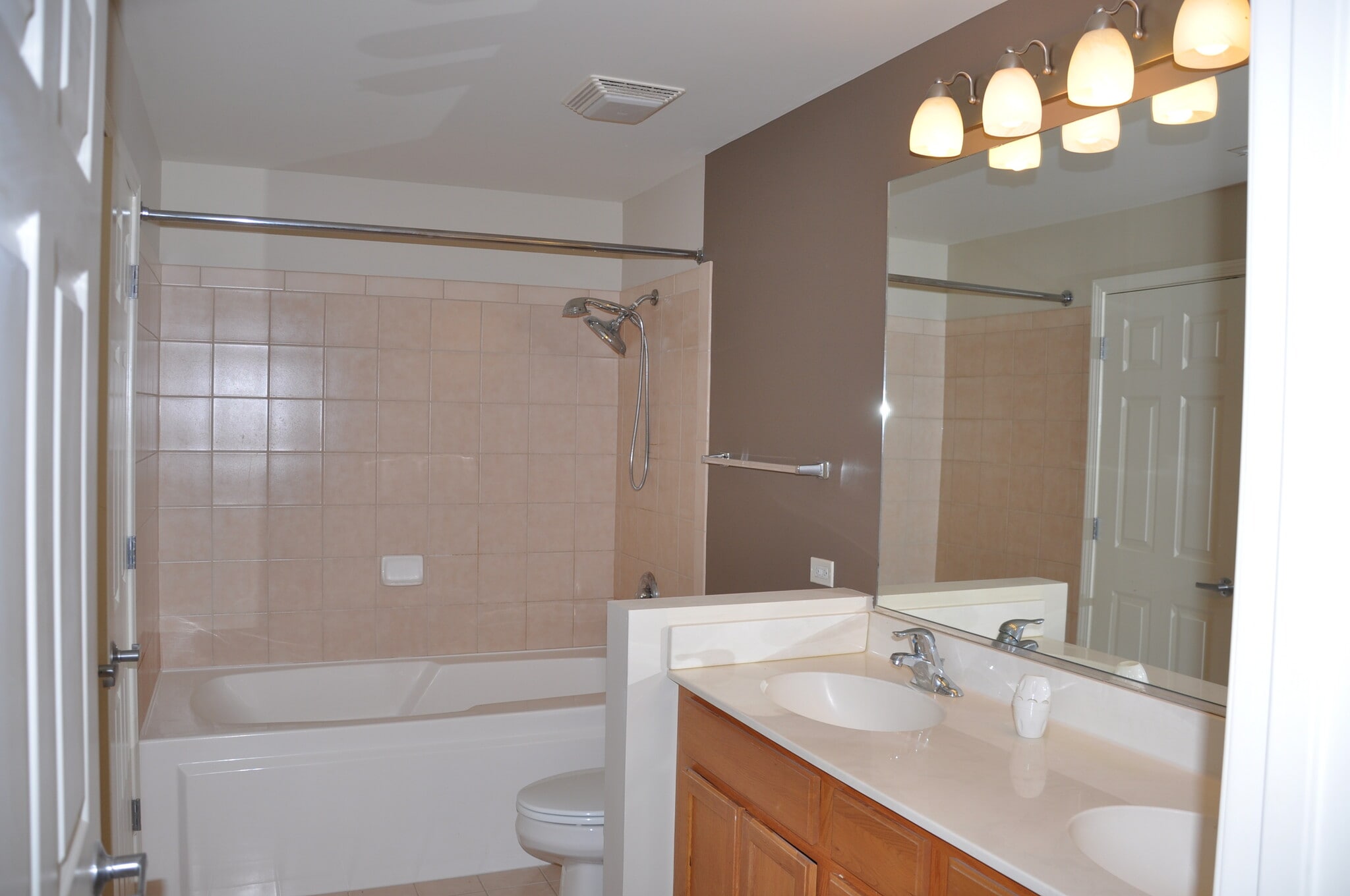 Building Photo - 656 Pearson St