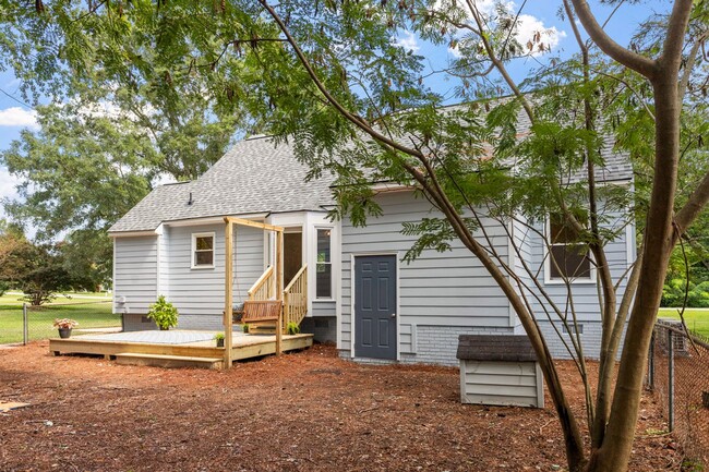 Building Photo - Charming Renovated Knightdale Home with Sp...