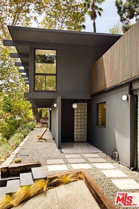 Building Photo - 5649 Valley Oak Dr