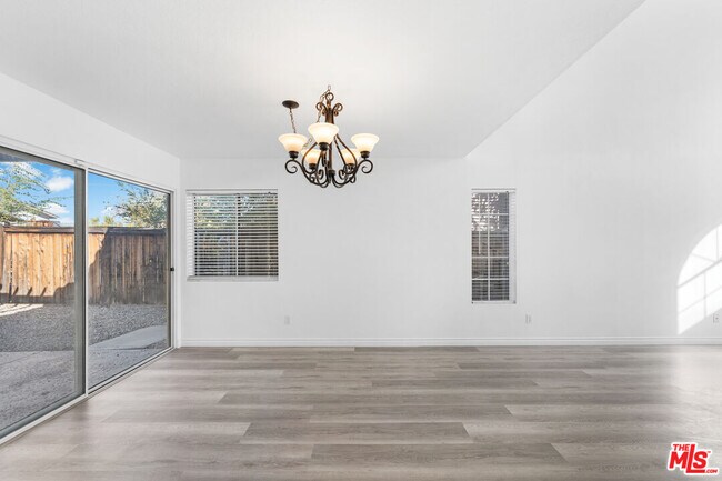 Building Photo - 37105 Zinnia St