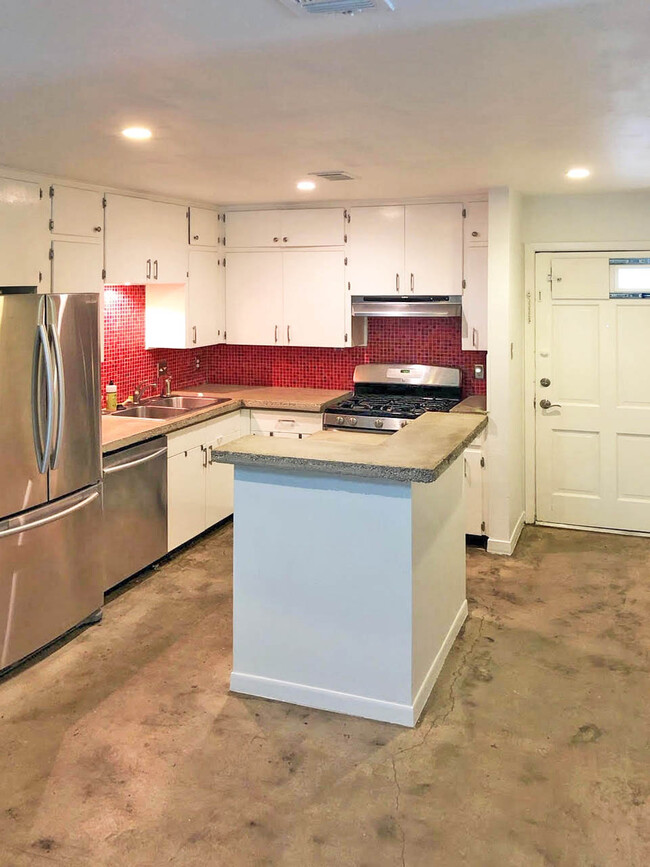 2 tier kitchen island - 1602 Valleyridge Dr