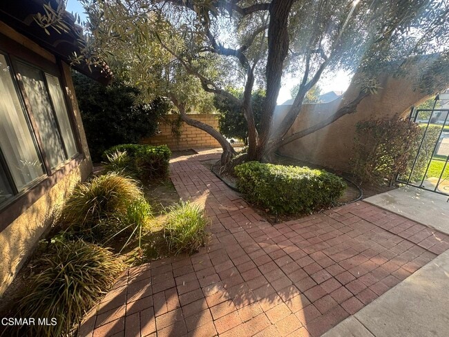 Building Photo - 2930 Reservoir Dr