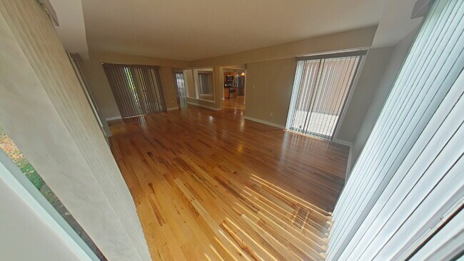 Building Photo - "Spacious 4-Bedroom Gem with 3 Full Baths in Prime Troy Location – 3491 Sq Ft of Comfort!"