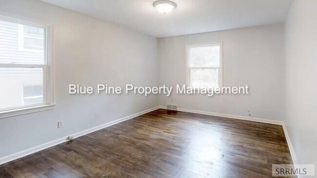 Building Photo - 662 K St