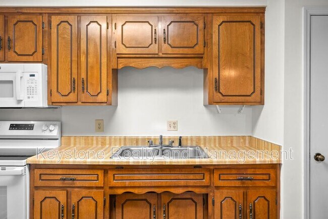 Building Photo - 0 100 Laurel Cove Dr