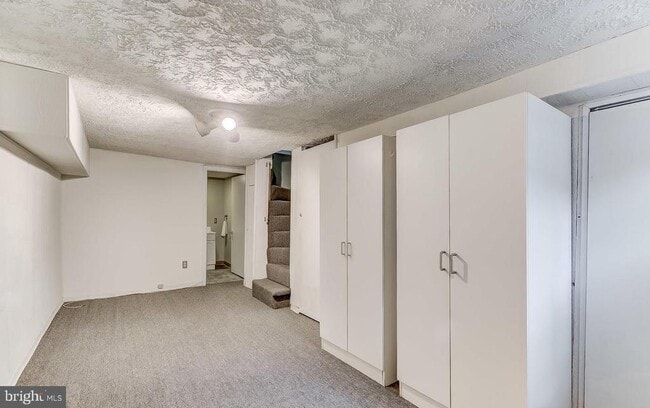 Building Photo - 825 S Charles St