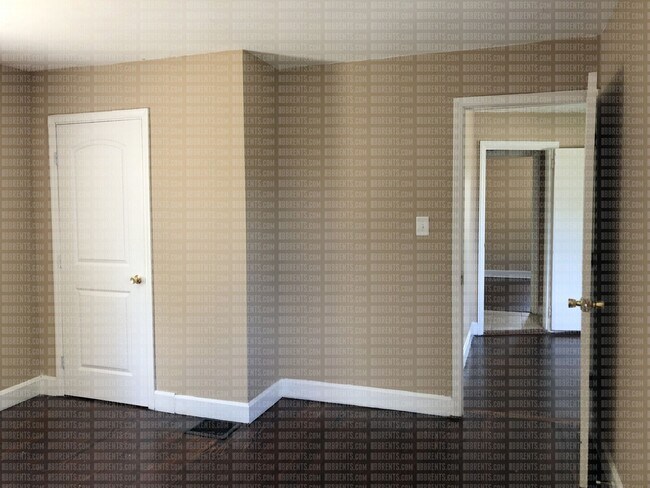 Building Photo - 1724 Parkamo Ave 3BR/1BA (East Hamilton)