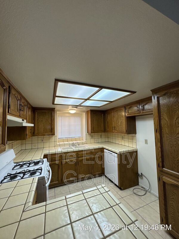 Building Photo - 720 S Linwood St