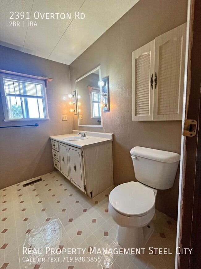 Building Photo - Spacious 2-Bed Home on Acreage in Peaceful...
