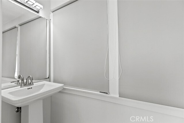 Building Photo - 408 W Dryden St