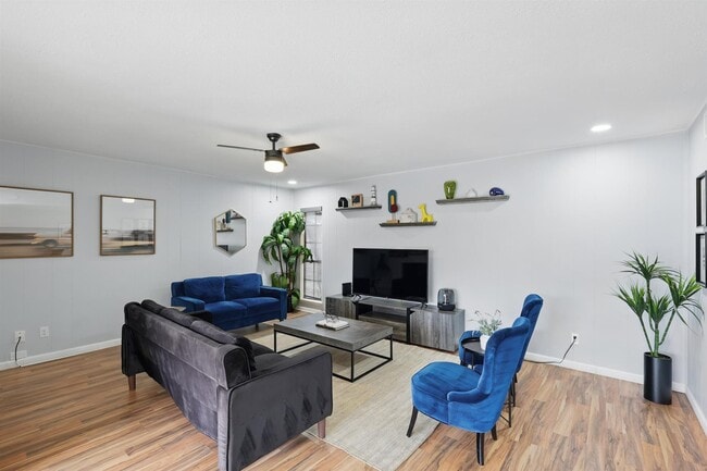 Building Photo - 3454 Livingston Ln