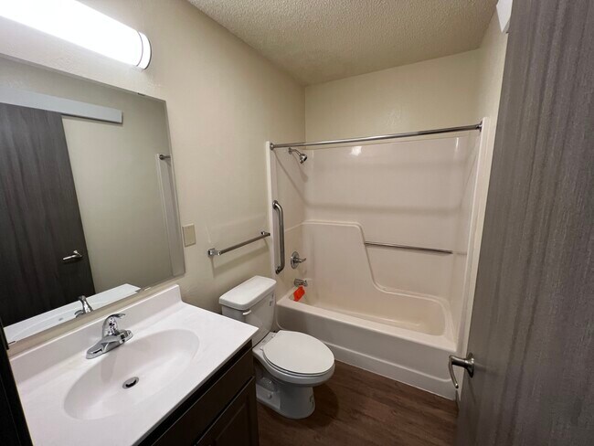 Building Photo - 117 Maine St