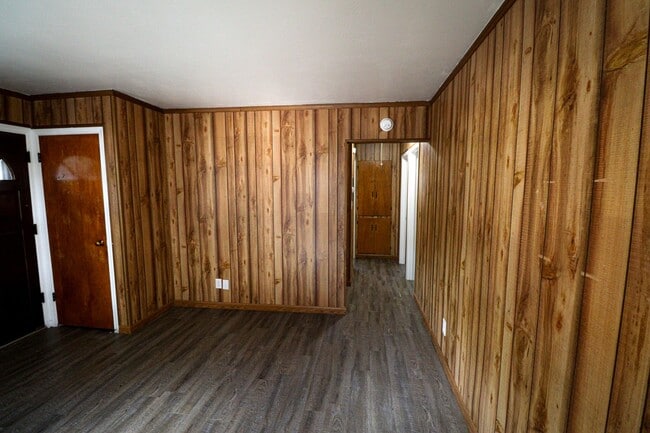 Building Photo - 3 Bedroom House