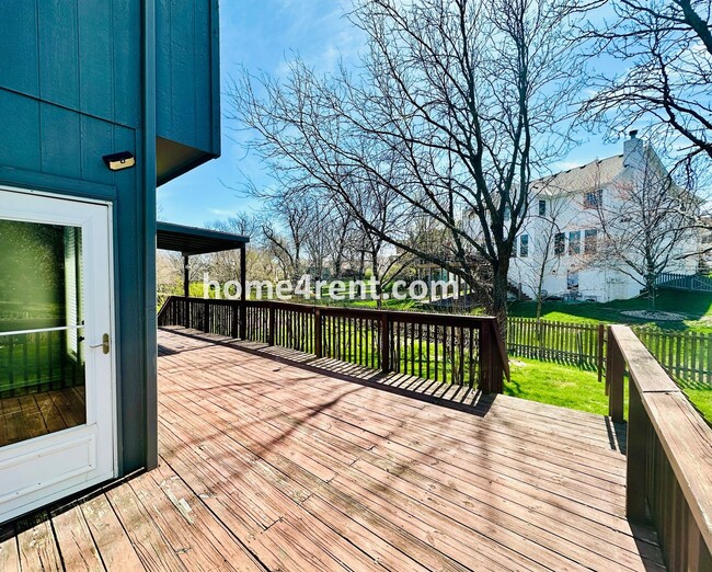 Building Photo - Beautiful Overland Park Home in Blue Valle...