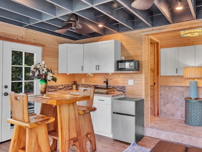 Building Photo - Oceanfront Estate: The Honolii Hale