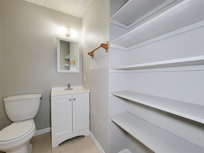 Building Photo - 17706 Glenhagen Ct