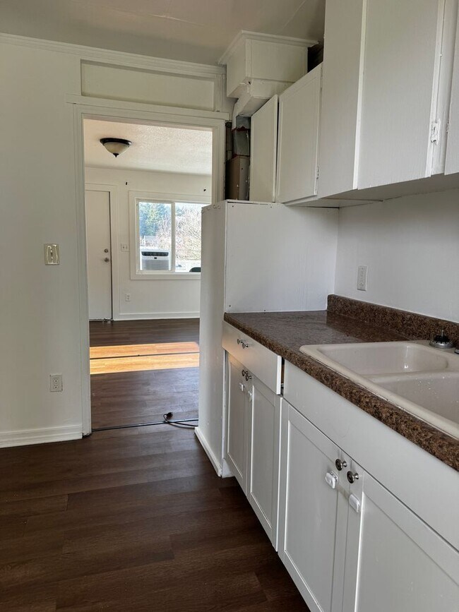 Building Photo - 3618 Madrona St