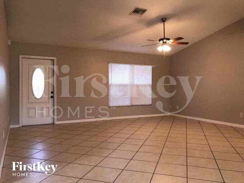 Building Photo - 4103 10th St SW