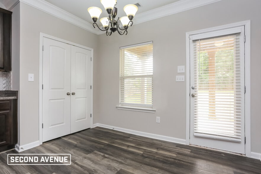 Building Photo - 233 Klinetop Dr