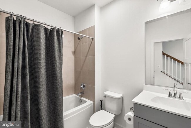 Building Photo - 921 Grundy St