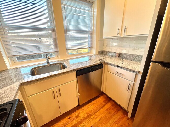 Building Photo - West Ridge Renovated Two Bedroom One Bath