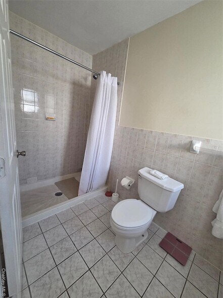 Building Photo - 444 N Terrace Ave