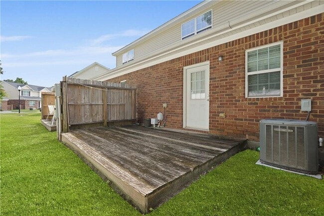 Building Photo - Spacious 3-Bedroom Townhouse in Prime Savannah Location!