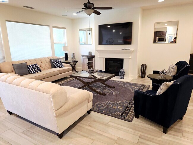 Building Photo - 2488 Remy Cantos Dr