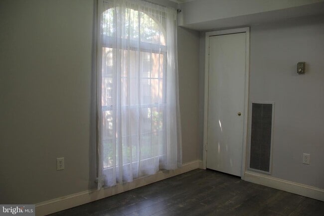 Building Photo - 3360 Woodburn Rd