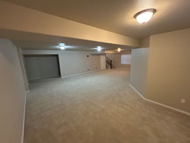 Building Photo - Absolutely Gorgeous 5-Bed 4-Bath with 3-car Garage Home!