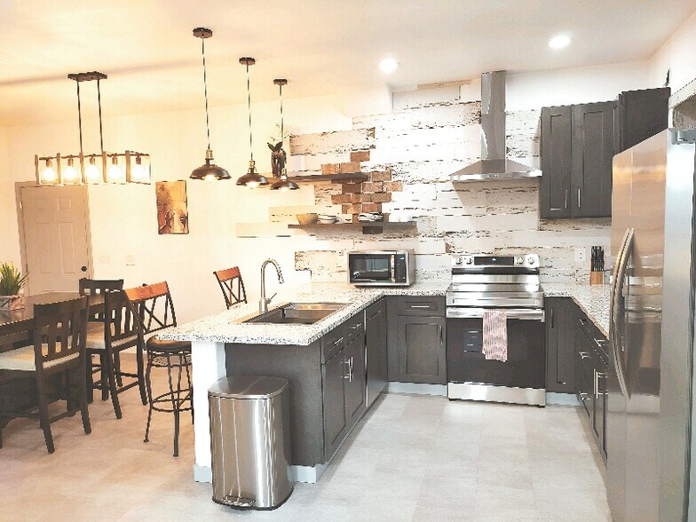 Building Photo - 283 Berrydale Ave