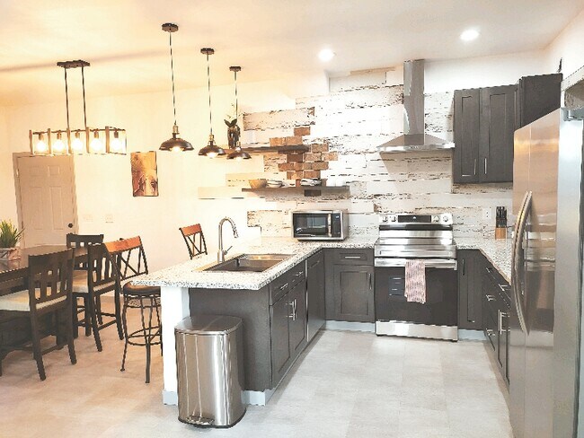 Building Photo - 283 Berrydale Ave