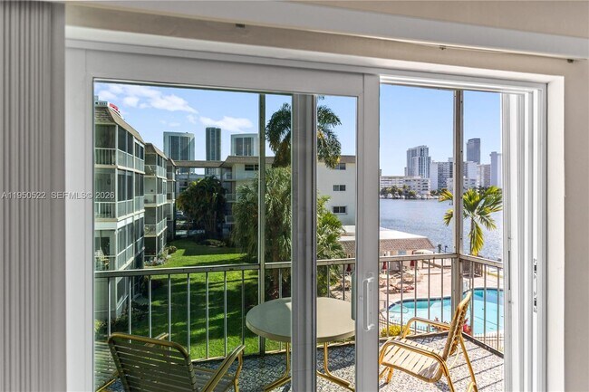 Building Photo - 2200 Diana Dr