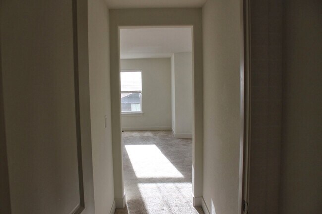 Building Photo - 10334 Kenneth Dr