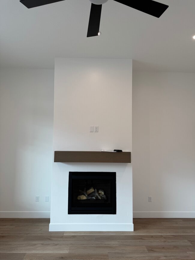 Building Photo - 1593 E Dihedral Dr