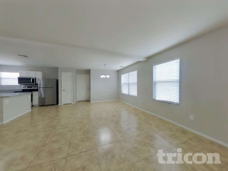 Building Photo - 2283 E Palm Beach Dr