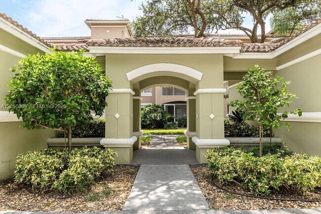 Building Photo - 5060 Fairways Cir