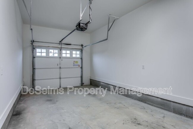 Building Photo - 5054 Gracious Dr
