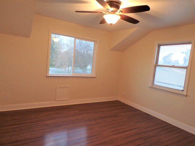 Building Photo - 14921 Sunnybank Ave