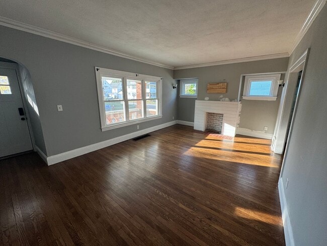 Building Photo - 2115 Lewis Dr