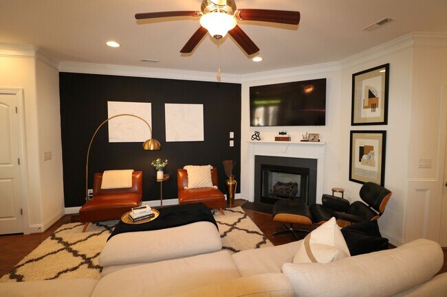 Building Photo - 860 Silver Leaf Dr